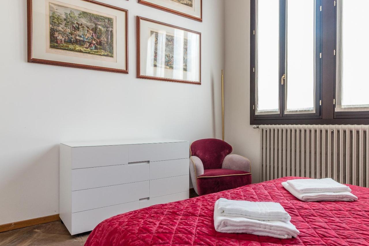 Apartamento Red House Close To @Accademia Bridge Venecia Exterior foto