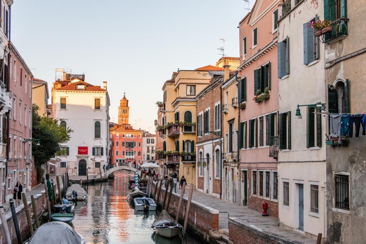 Apartamento Red House Close To @Accademia Bridge Venecia Exterior foto